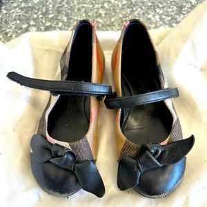 Authentic Girls Burberry Mary Jane shoes size 26. $120 OBO